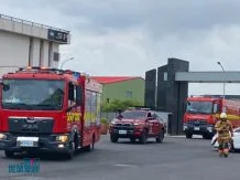 台南消防隊進入世堃塑膠廠區進行演練